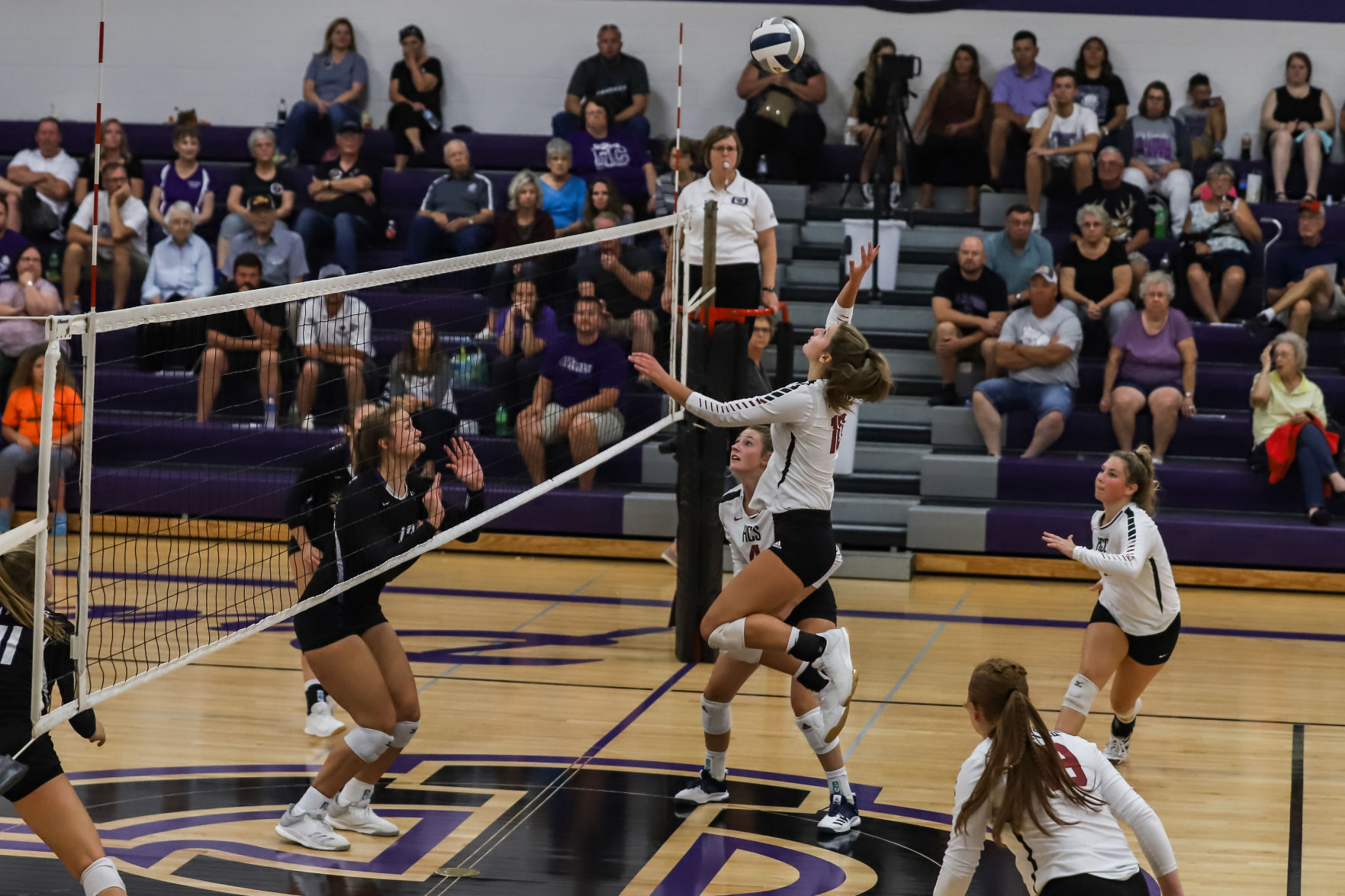 Heartland VB vs Fillmore Central (32).JPG